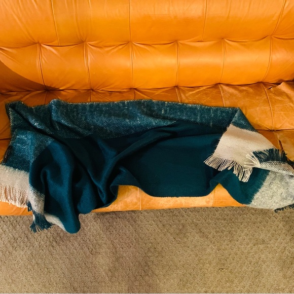 BCBG MaxAzria Wrap/Scarf - Picture 2 of 7